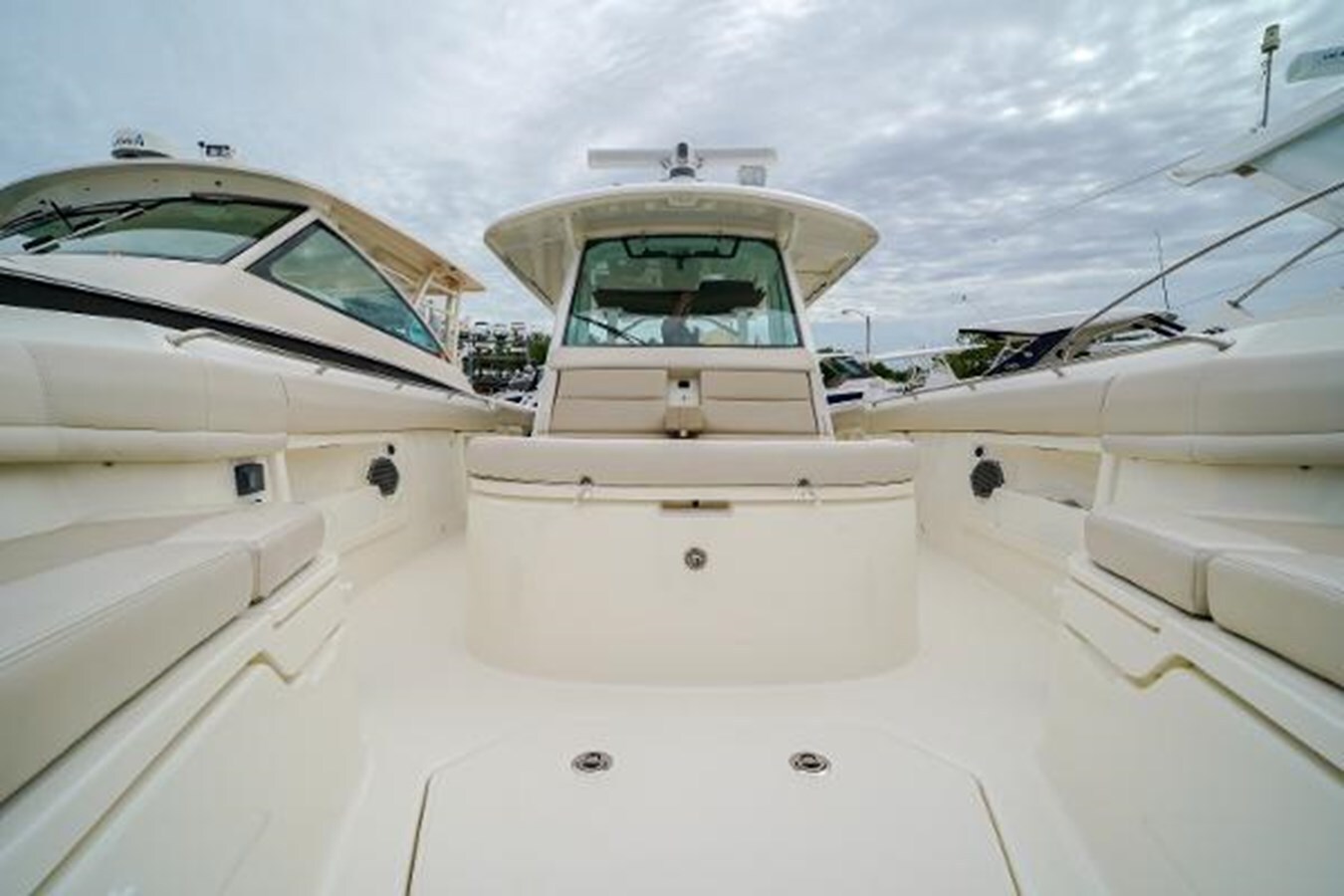 2018-boston-whaler-38-7b5217