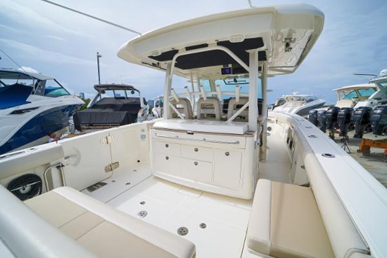 2018-boston-whaler-38-7b5217