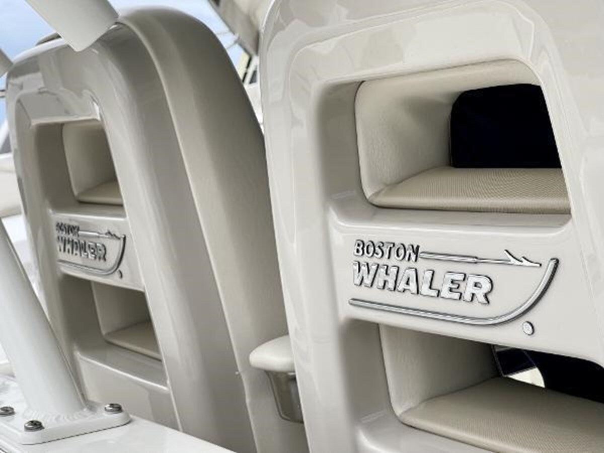 2018-boston-whaler-38-7b5217