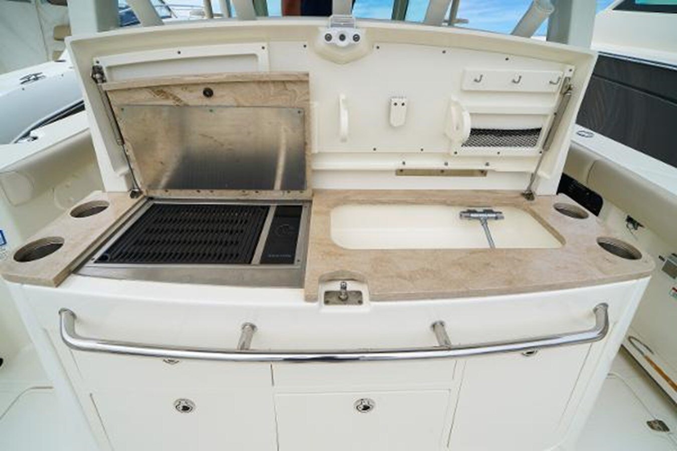 2018-boston-whaler-38-7b5217