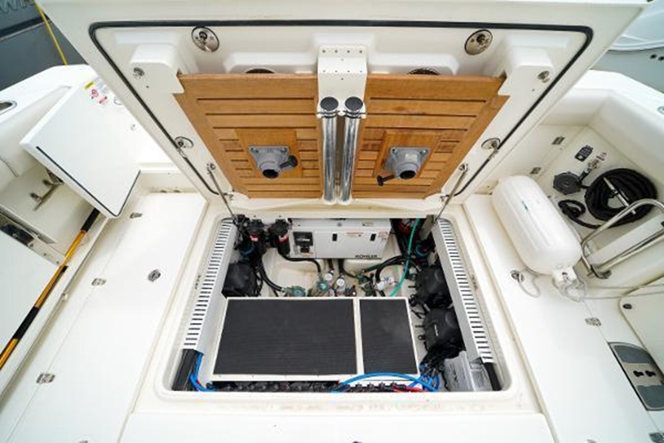 2018-boston-whaler-38-7b5217