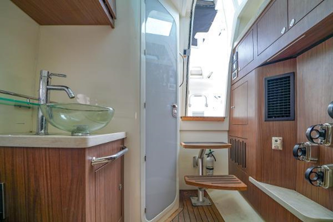 2018-boston-whaler-38-7b5217