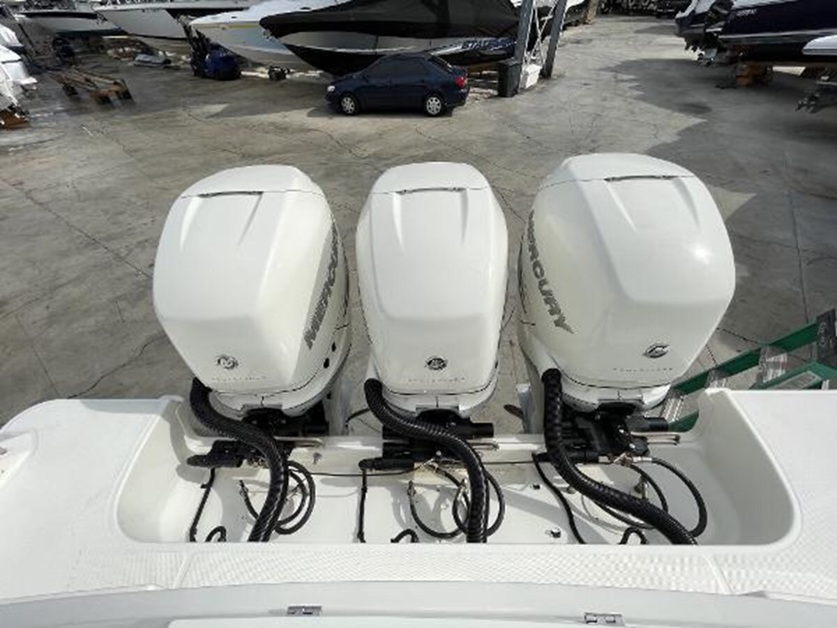 2018-boston-whaler-38-7b5217