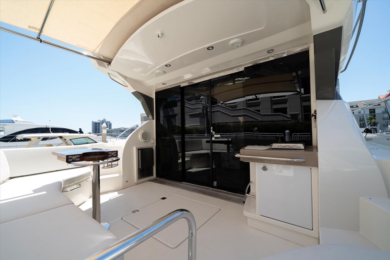 2018-carver-yachts-52-5b94e4