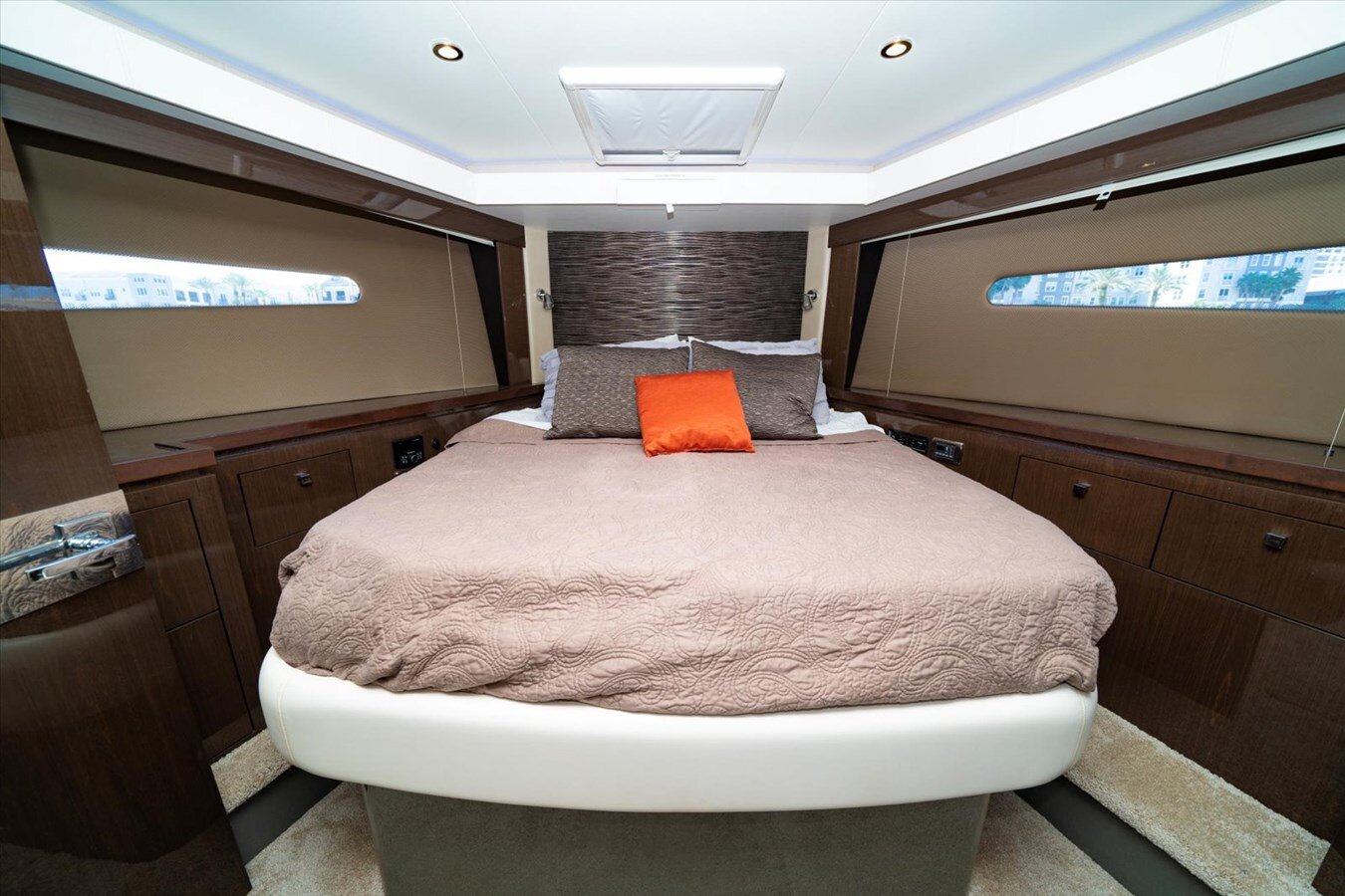 2018-carver-yachts-52-5b94e4