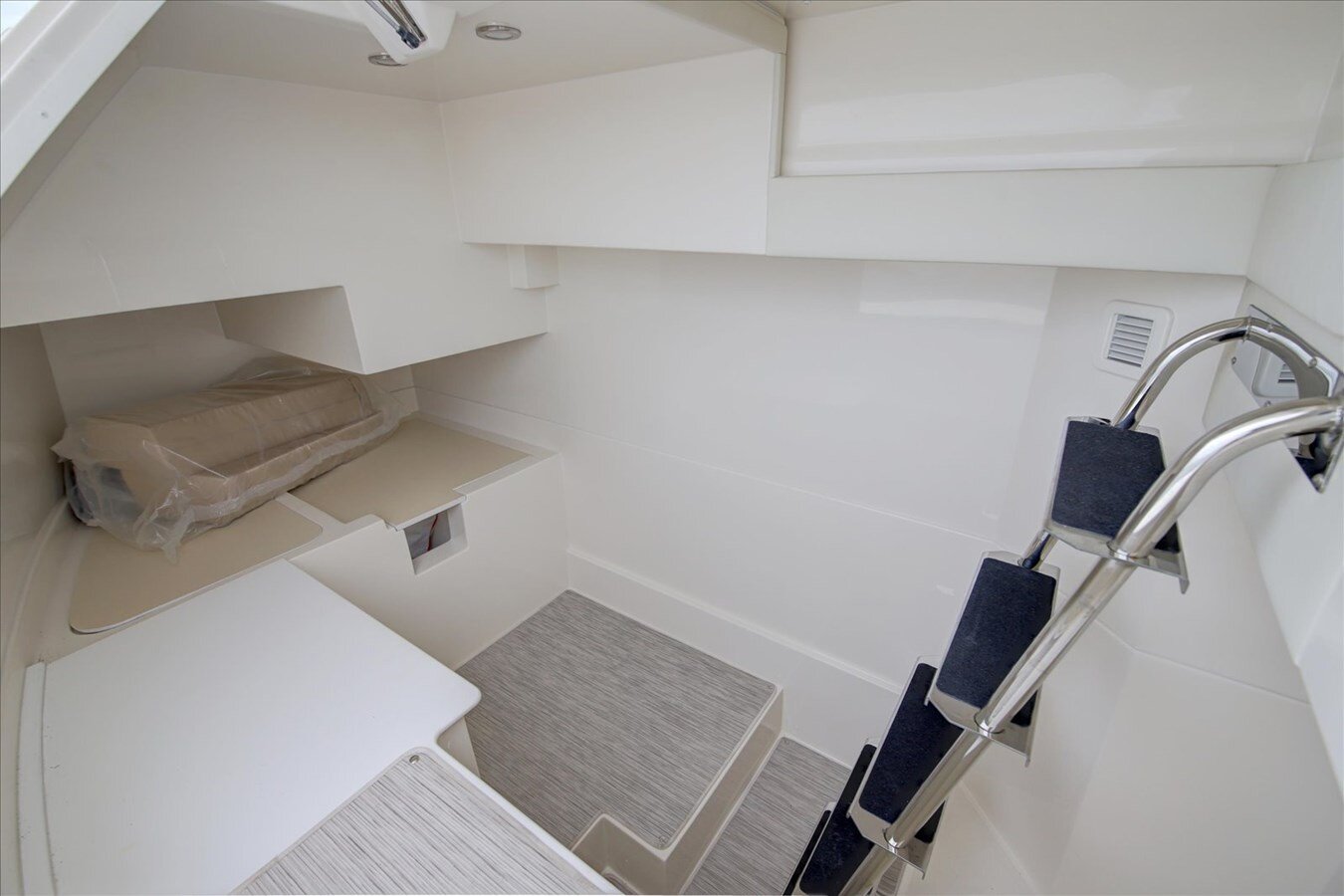 2018-carver-yachts-52-5b94e4