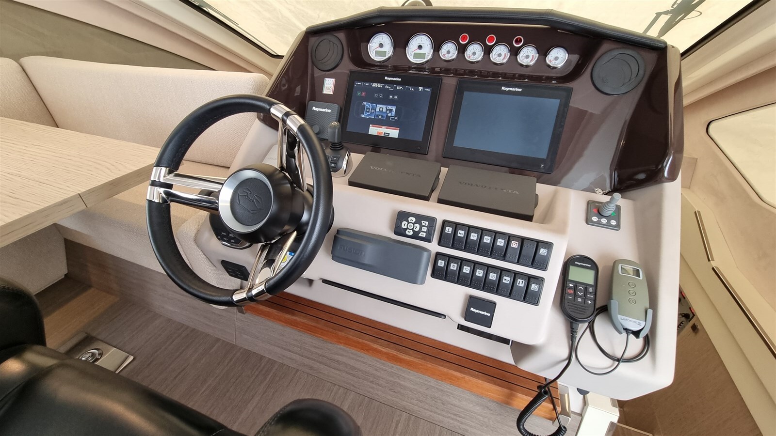 2018-cranchi-60-10-85a260