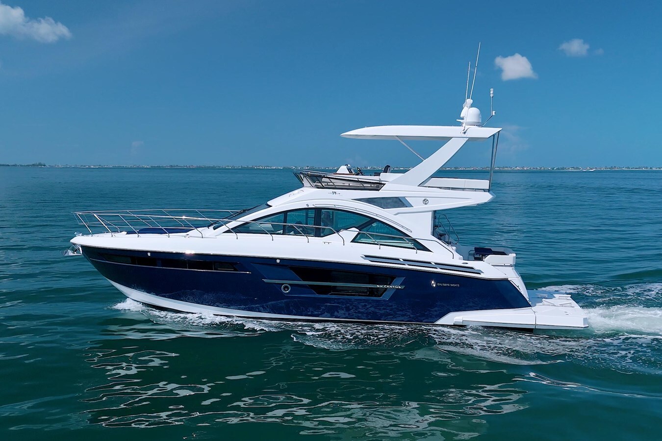 2018-cruisers-yachts-54-6af1b0