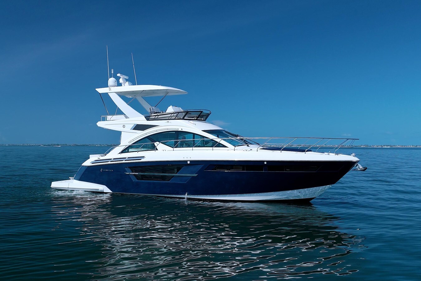 2018-cruisers-yachts-54-6af1b0