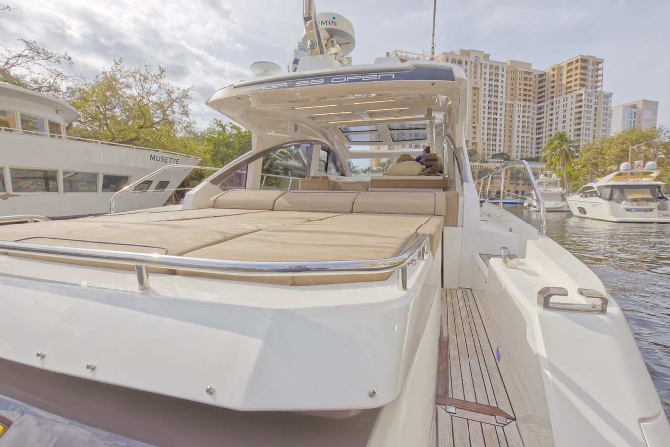 2018-fairline-53-fe39b5