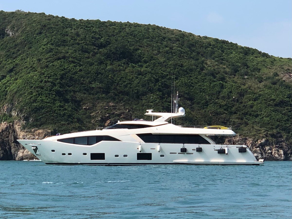 2018-ferretti-custom-line-108-55fe8c