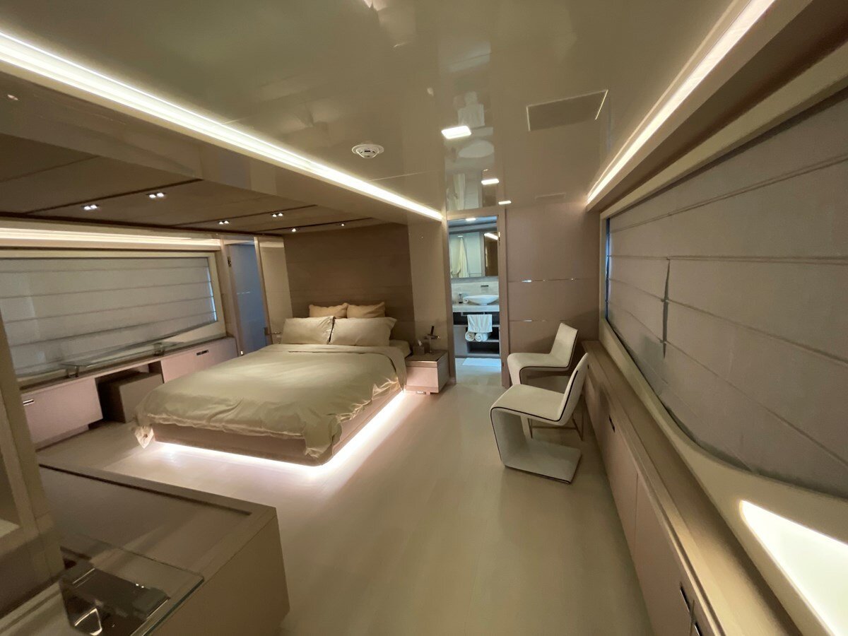 2018-ferretti-custom-line-108-55fe8c