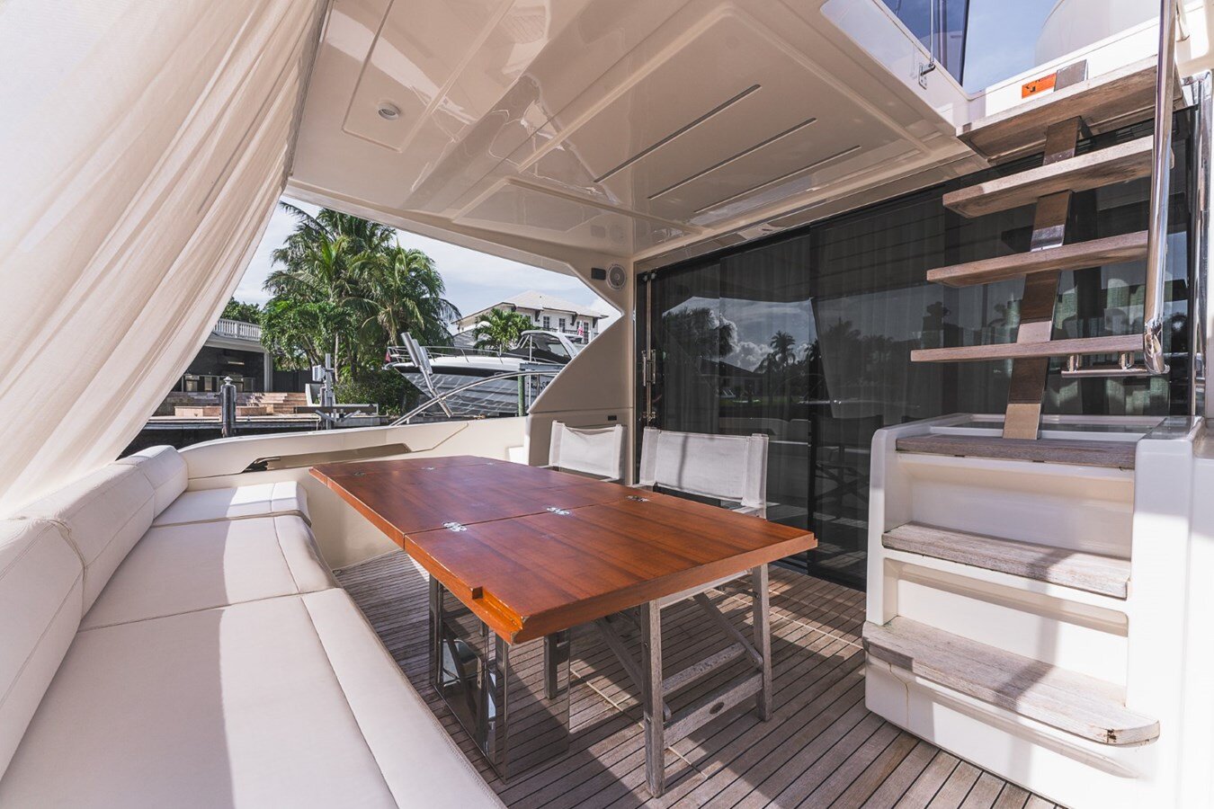 2018-ferretti-yachts-55-1-c9d543