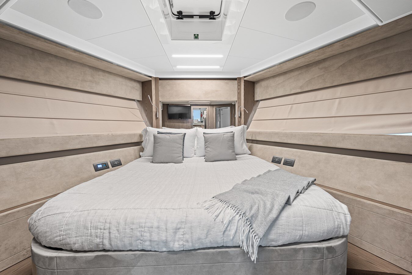 2018-ferretti-yachts-57-3-bf619a