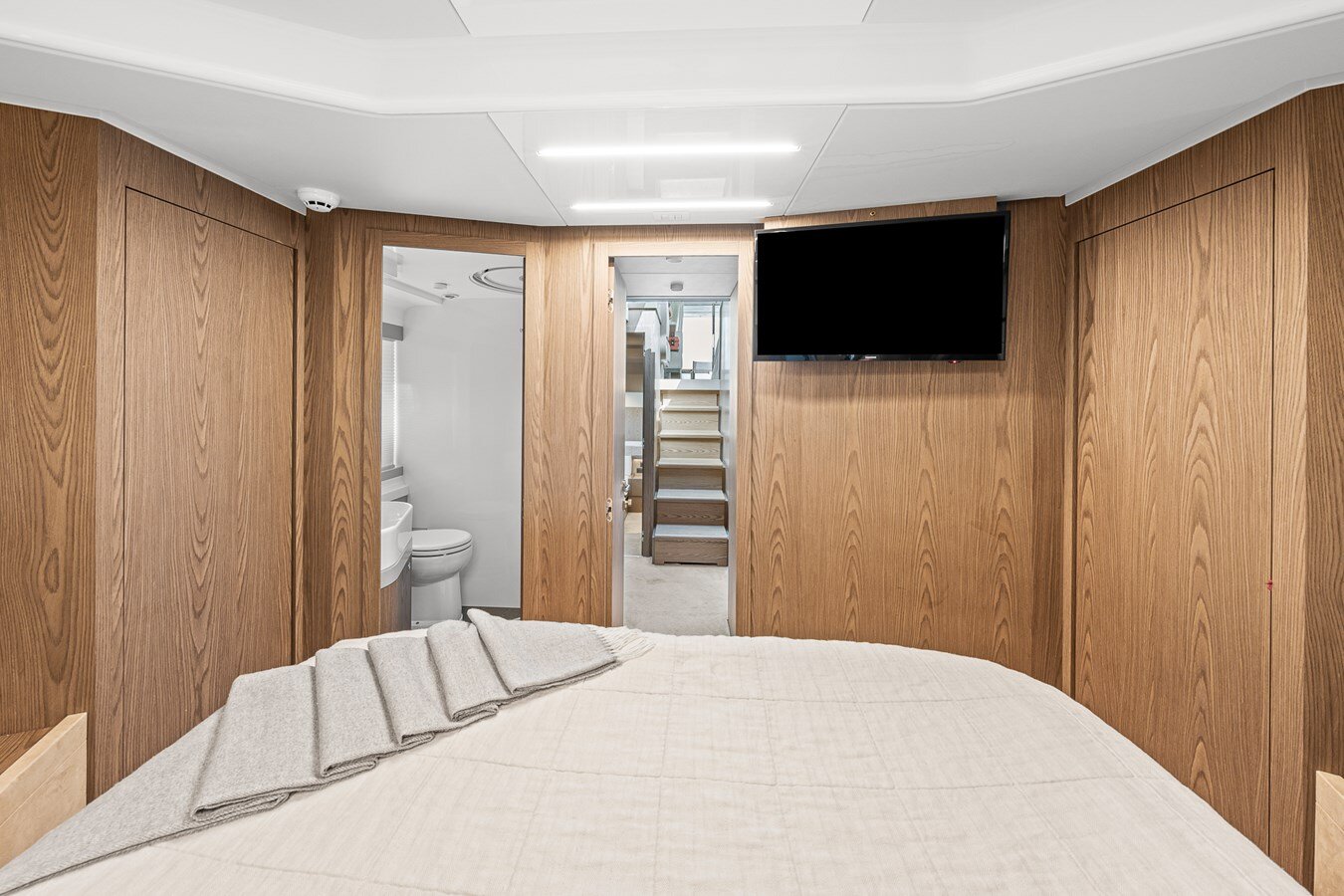 2018-ferretti-yachts-57-3-bf619a