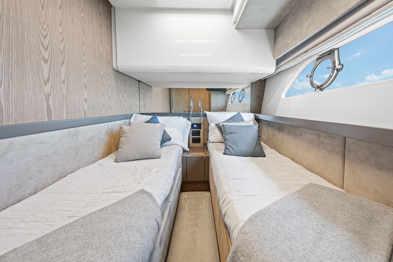 2018-ferretti-yachts-57-3-bf619a