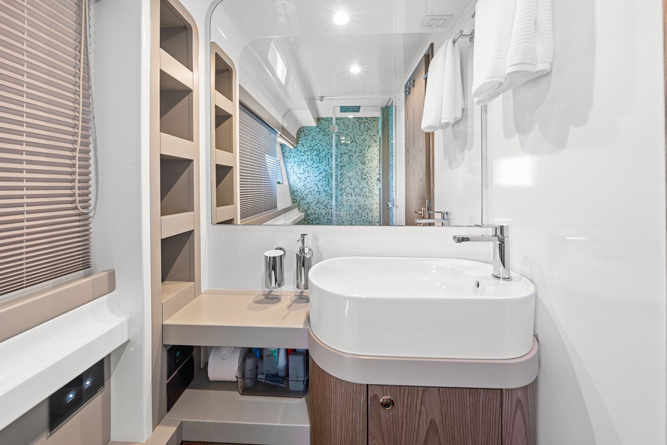 2018-ferretti-yachts-57-3-bf619a