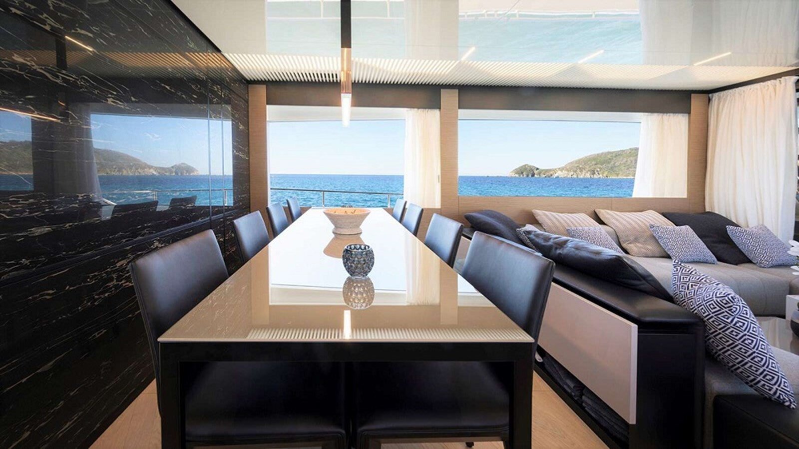 2018-ferretti-yachts-78-10-5f5606