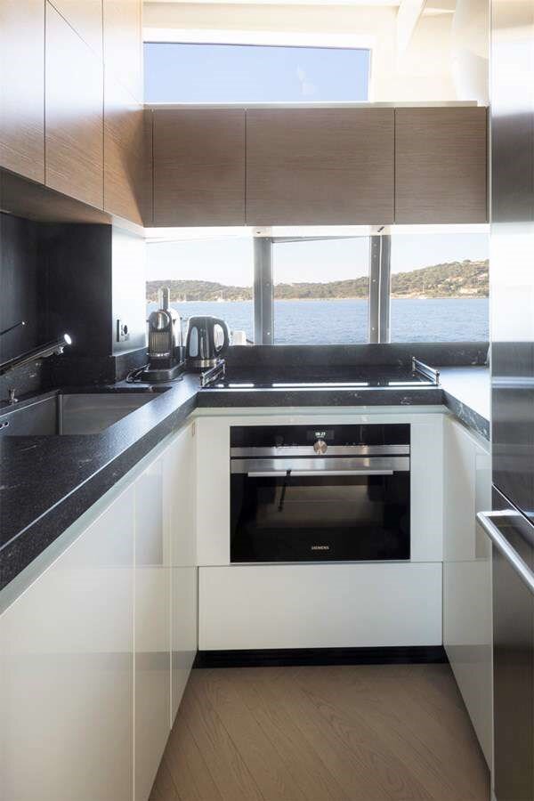 2018-ferretti-yachts-78-10-5f5606