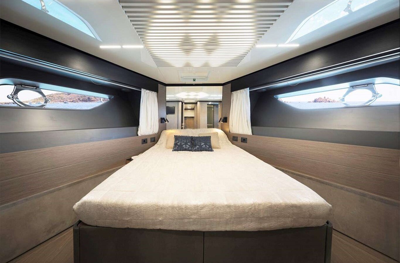 2018-ferretti-yachts-78-10-5f5606