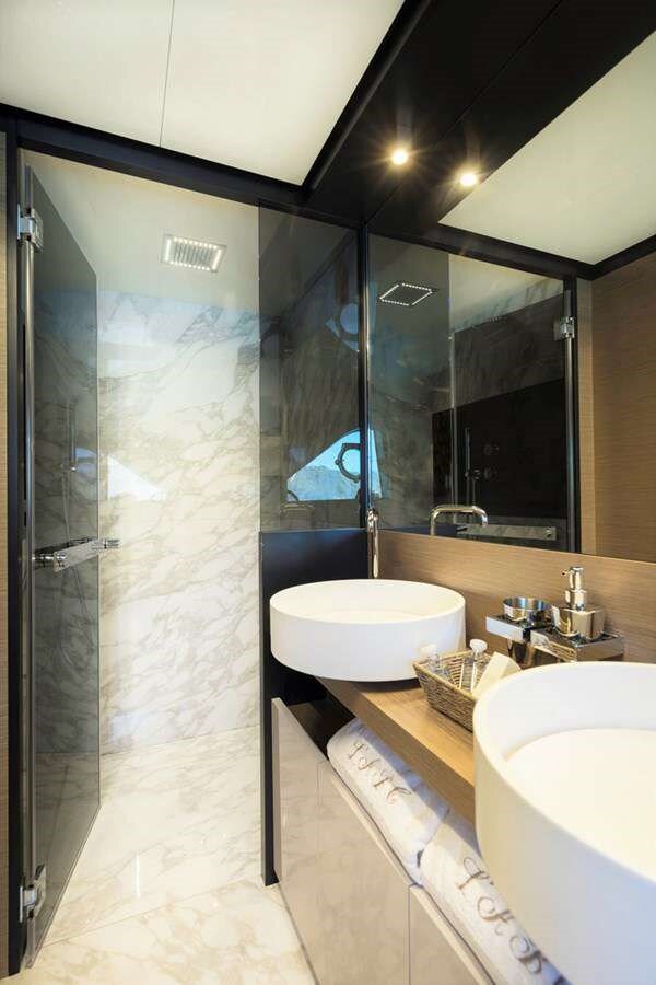 2018-ferretti-yachts-78-10-5f5606