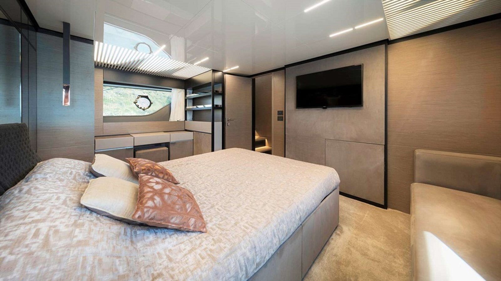 2018-ferretti-yachts-78-10-5f5606