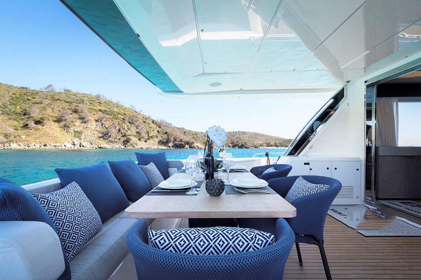 2018-ferretti-yachts-78-10-5f5606