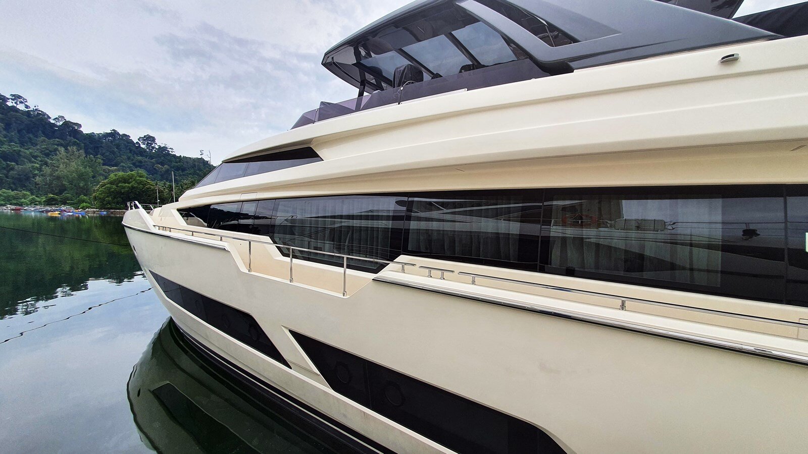 2018-ferretti-yachts-85-3-1fd590