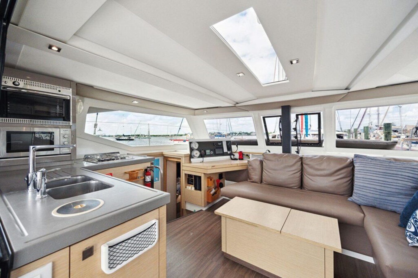 2018-fountaine-pajot-40-f39e22