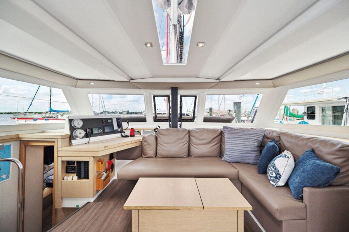 2018-fountaine-pajot-40-f39e22