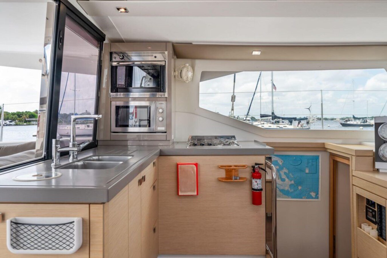 2018-fountaine-pajot-40-f39e22