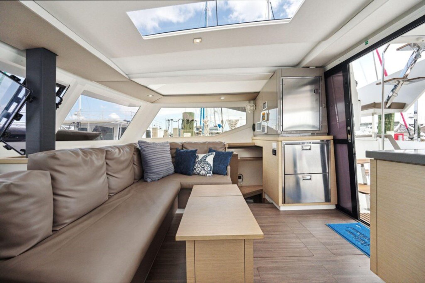 2018-fountaine-pajot-40-f39e22
