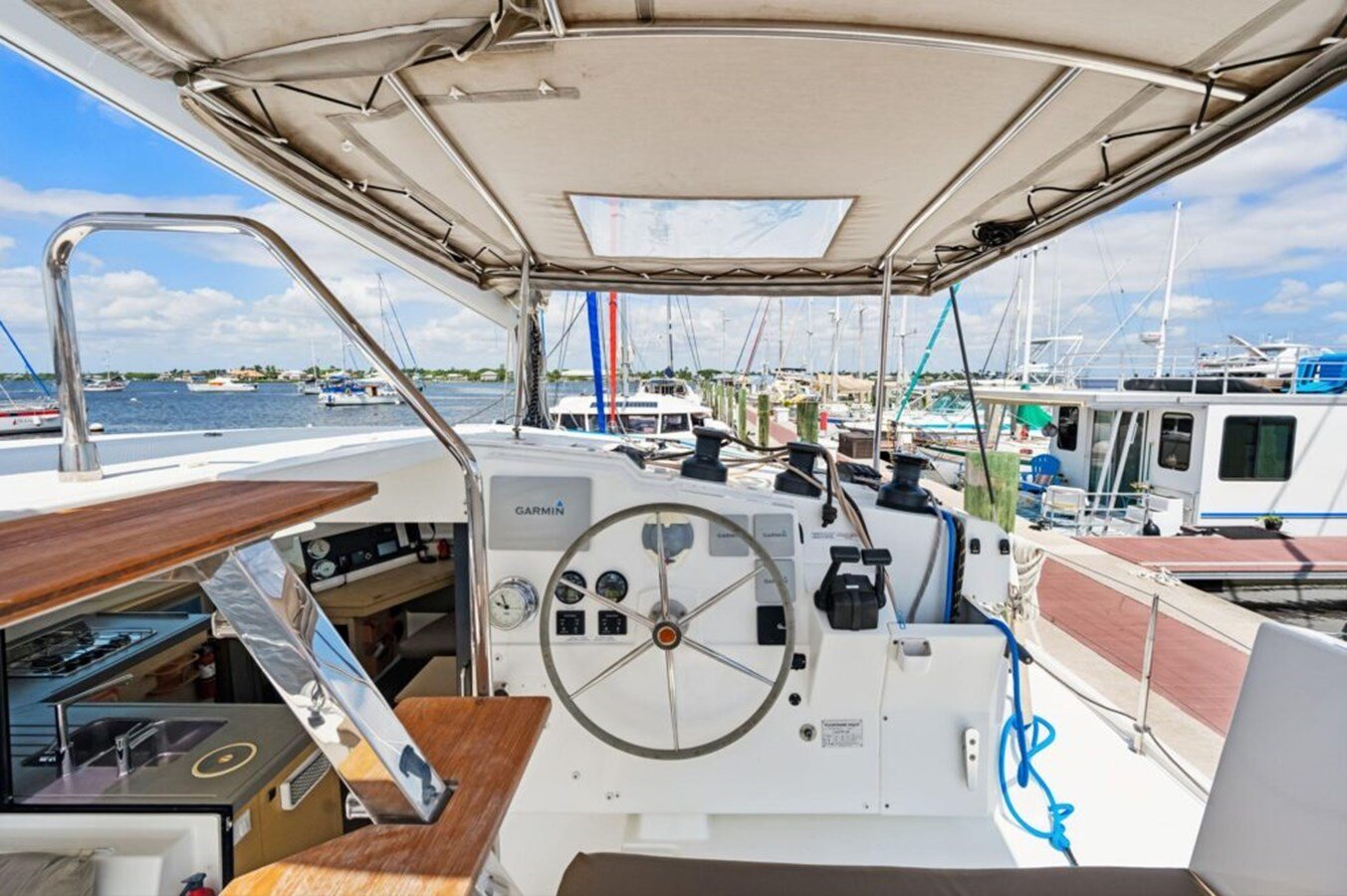 2018-fountaine-pajot-40-f39e22