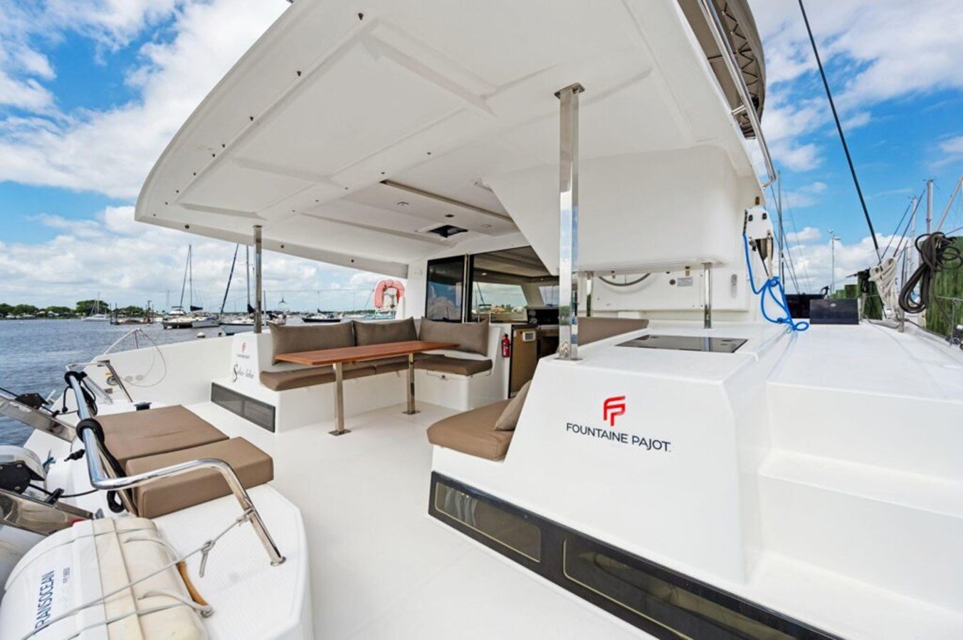 2018-fountaine-pajot-40-f39e22