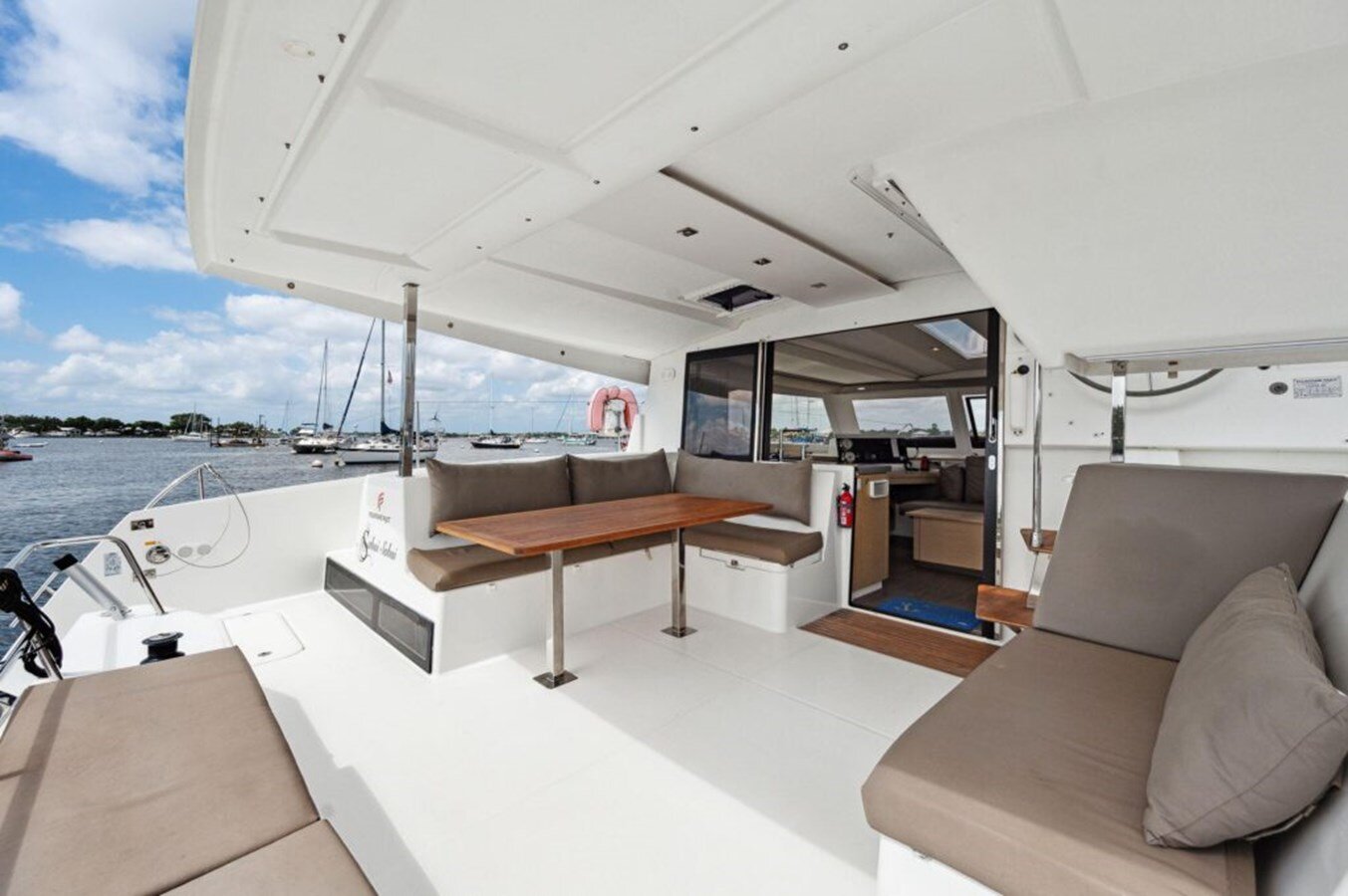 2018-fountaine-pajot-40-f39e22
