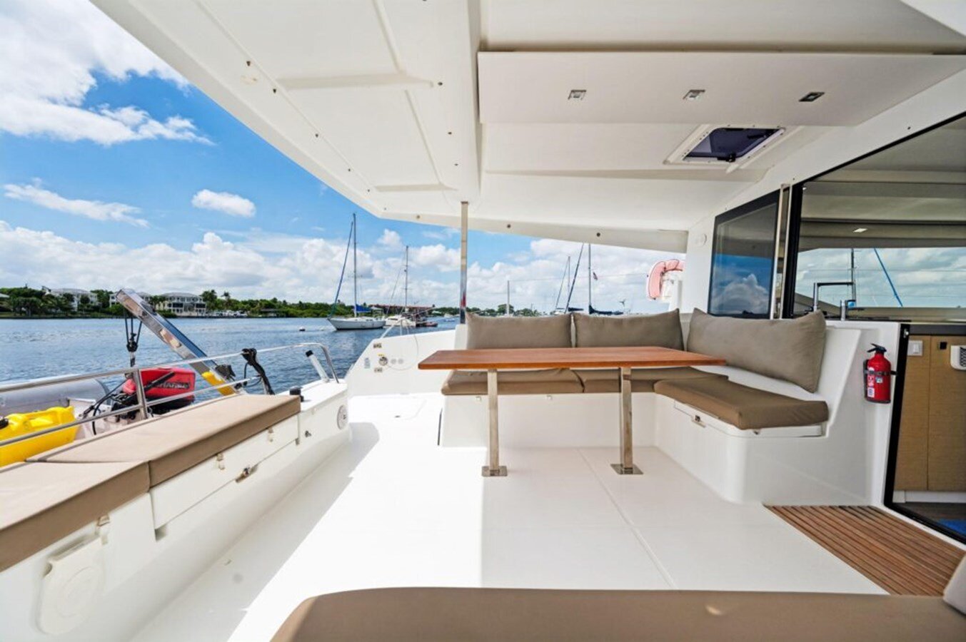 2018-fountaine-pajot-40-f39e22