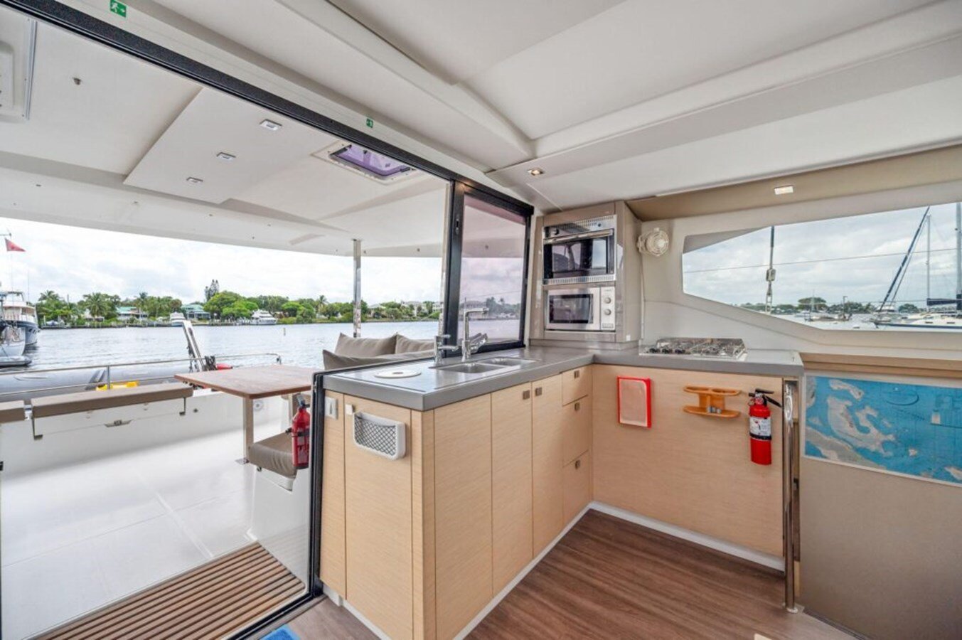 2018-fountaine-pajot-40-f39e22