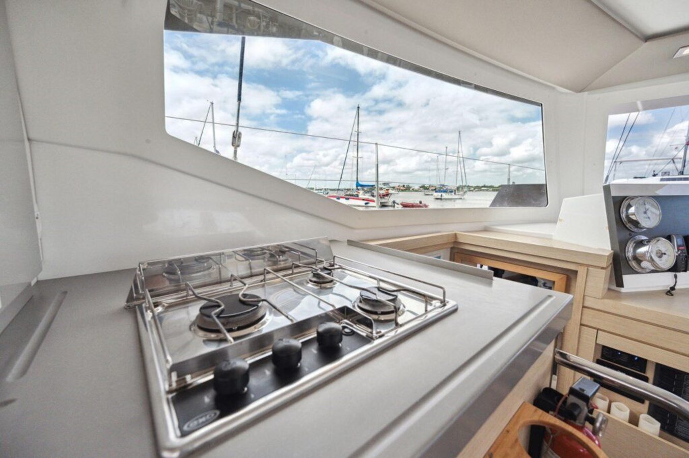 2018-fountaine-pajot-40-f39e22