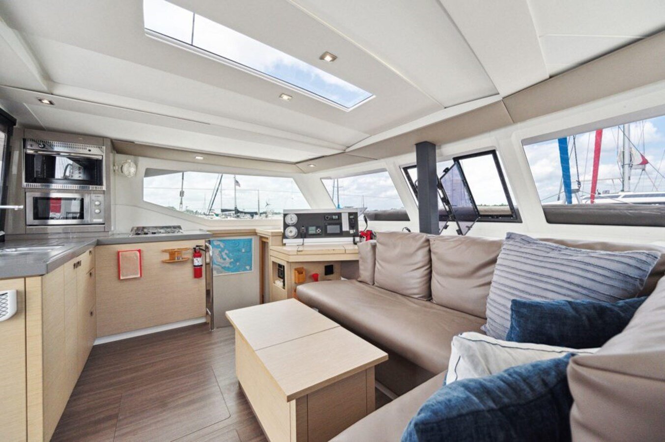 2018-fountaine-pajot-40-f39e22