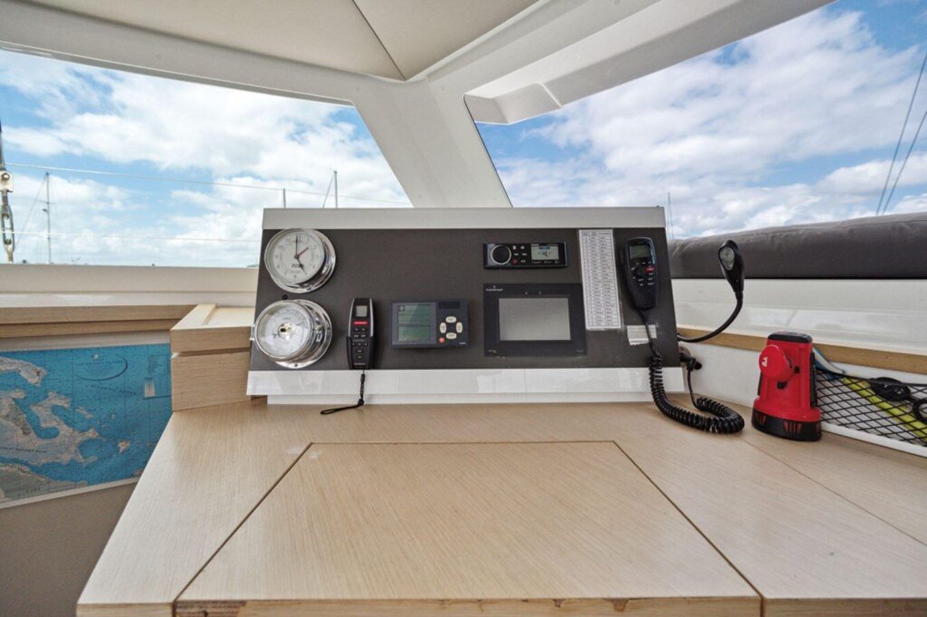 2018-fountaine-pajot-40-f39e22