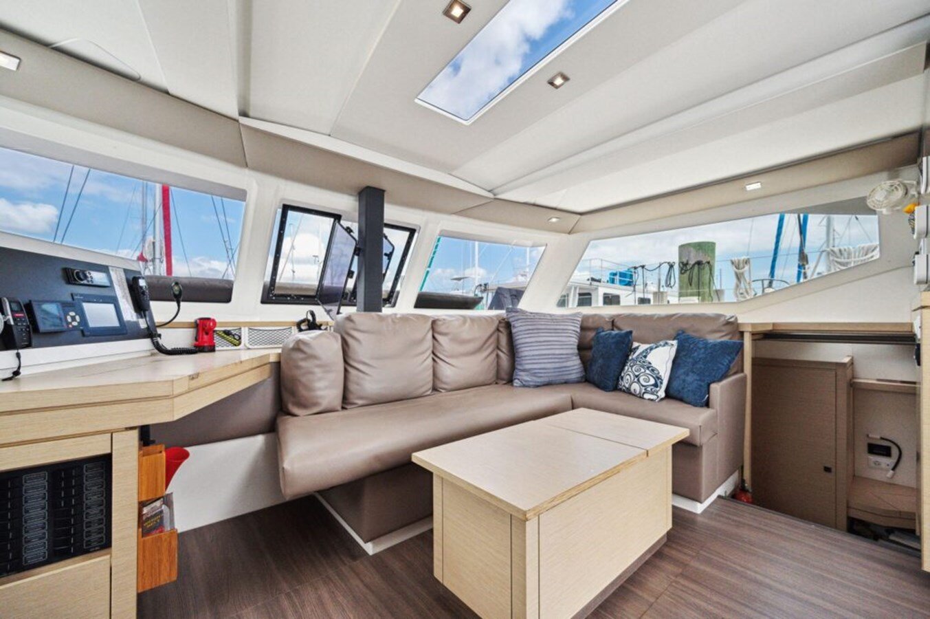 2018-fountaine-pajot-40-f39e22
