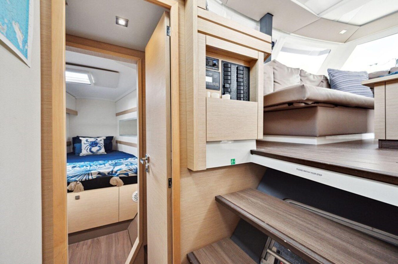 2018-fountaine-pajot-40-f39e22
