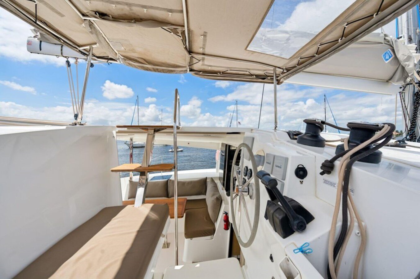 2018-fountaine-pajot-40-f39e22