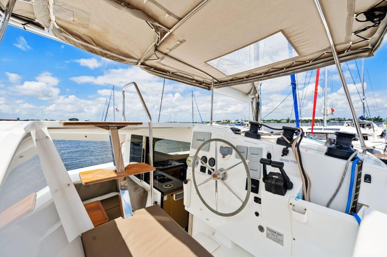 2018-fountaine-pajot-40-f39e22