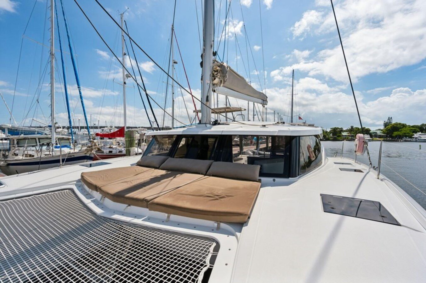 2018-fountaine-pajot-40-f39e22