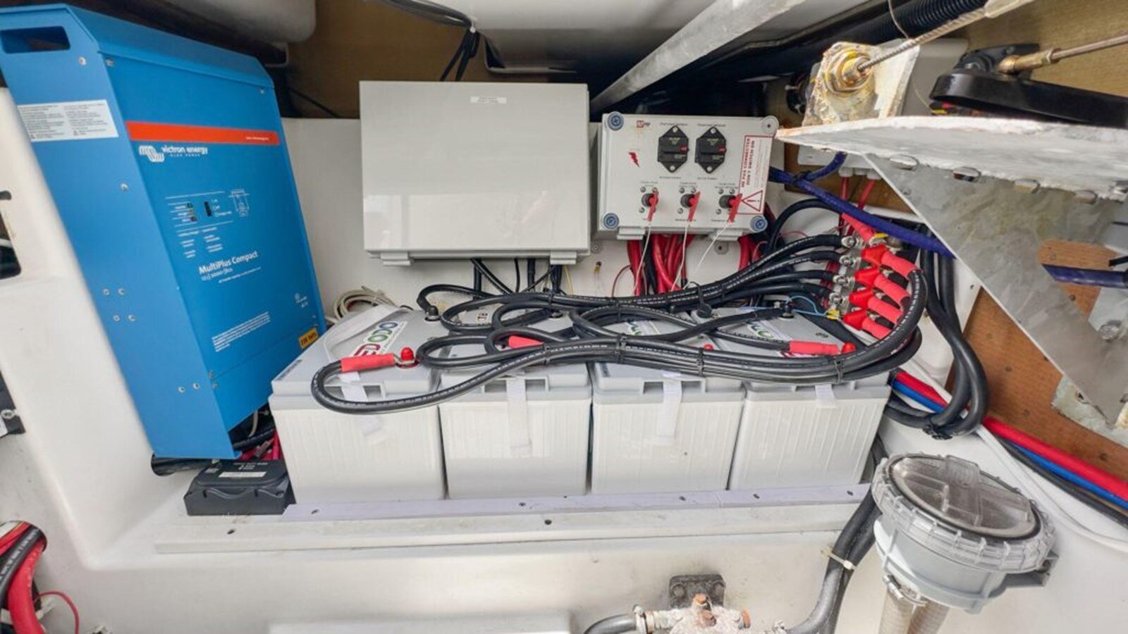 2018-fountaine-pajot-40-f39e22