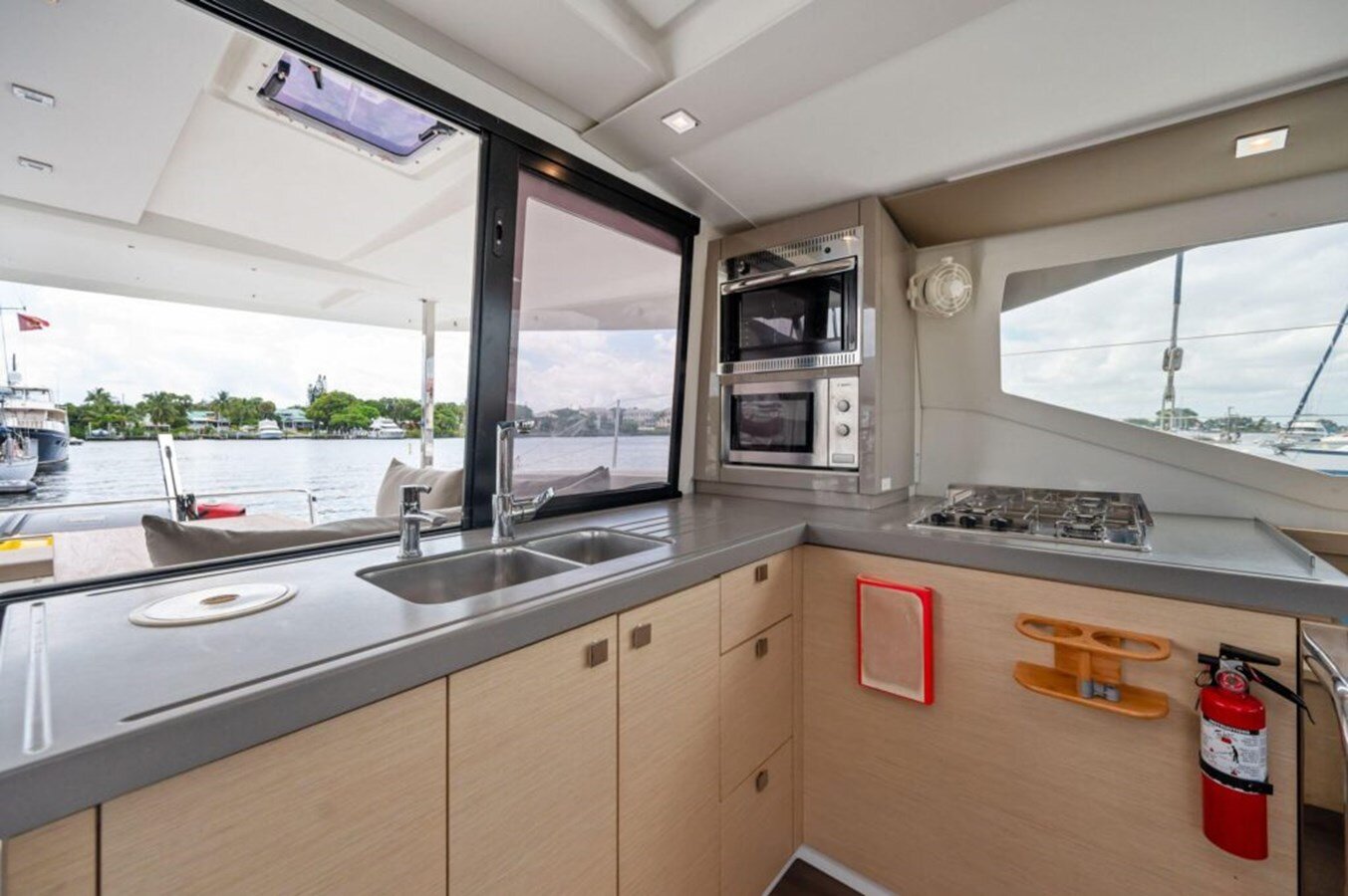 2018-fountaine-pajot-40-f39e22