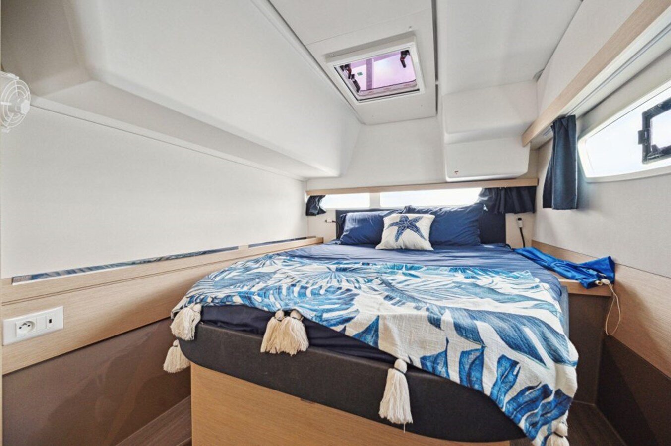 2018-fountaine-pajot-40-f39e22