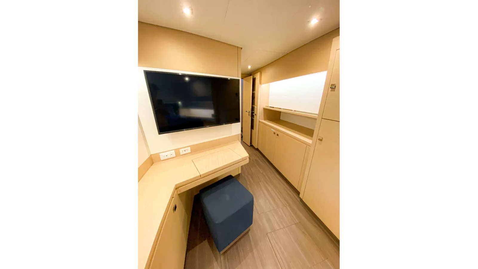 2018-fountaine-pajot-49-11-5f7dae