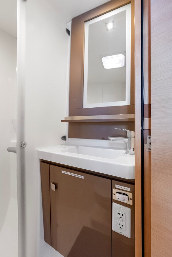 2018-fountaine-pajot-50-a114e9